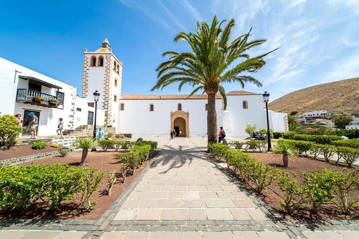 Fuerteventura Villages Caves and Farm Tour with Lunch from South