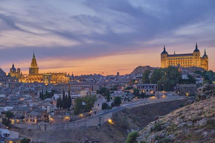 From Madrid: Official Private Tour to Toledo & Segovia