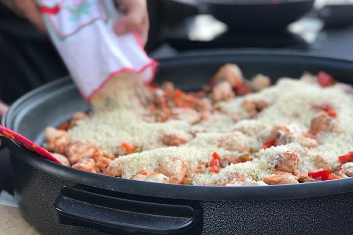 Adding bomba rice