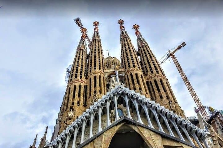 Private Tour around the outside of the Sagrada Familia
