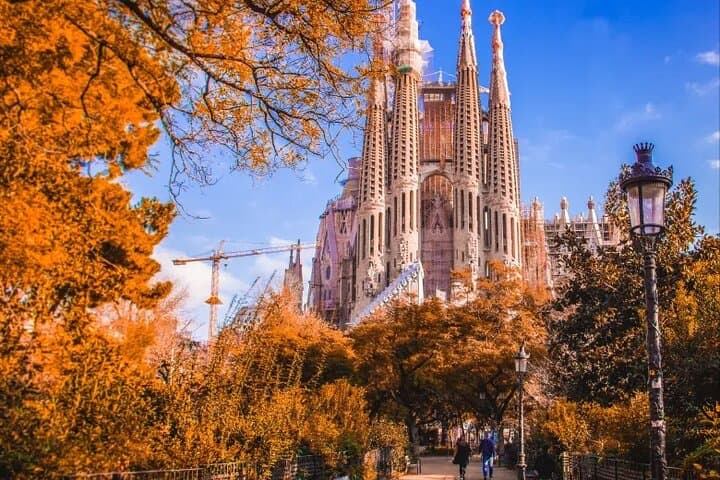 Private Tour around the outside of the Sagrada Familia