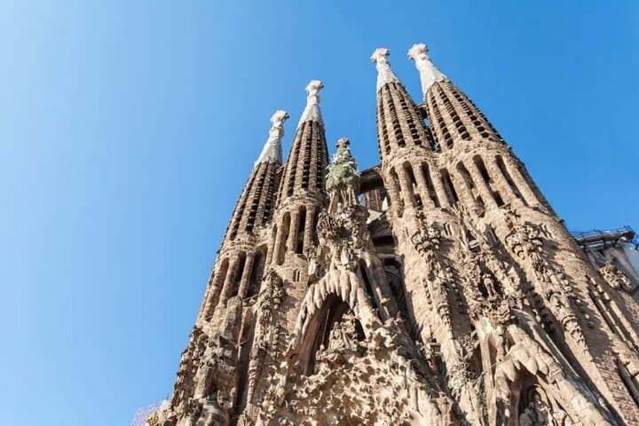 Private Tour around the outside of the Sagrada Familia
