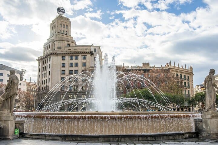 Private Transfer From Tarragona To Barcelona With a 2 Hour Stop