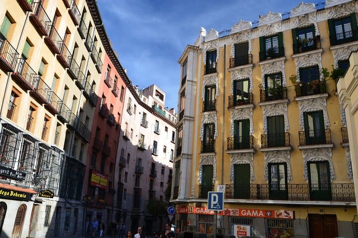Private Transfer From Barcelona To Madrid, With a 2 Hour Stop