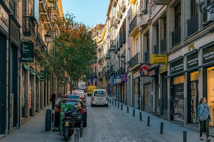 Private Transfer From Barcelona To Madrid, With a 2 Hour Stop