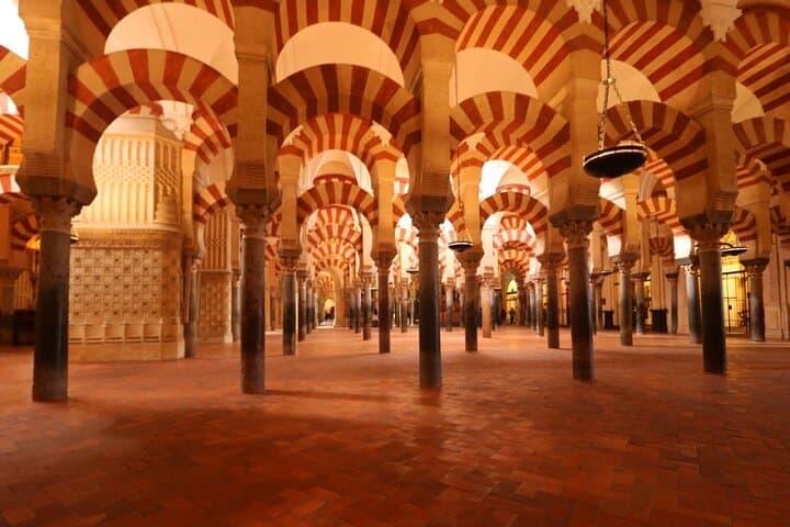 Private Romantic Cultural Walk in Historic Córdoba