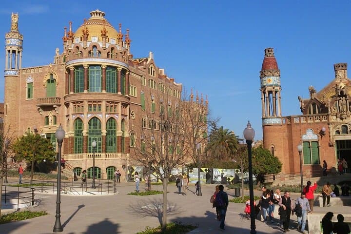 Private Transfer From Bilbao to Barcelona With a 2 Hour Stop