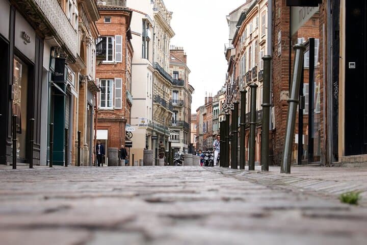 Private Transfer From Barcelona To Toulouse With a 2 Hour Stop