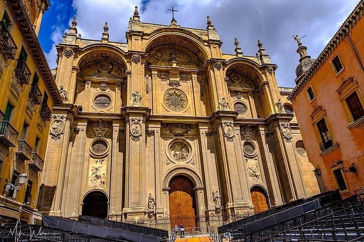 Cultural and Gastronomic Walk through Granada