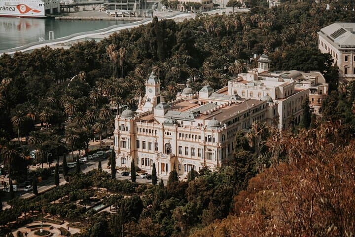 Private 2-hour waking tour of Malaga, Roman Theatre and Alcazaba