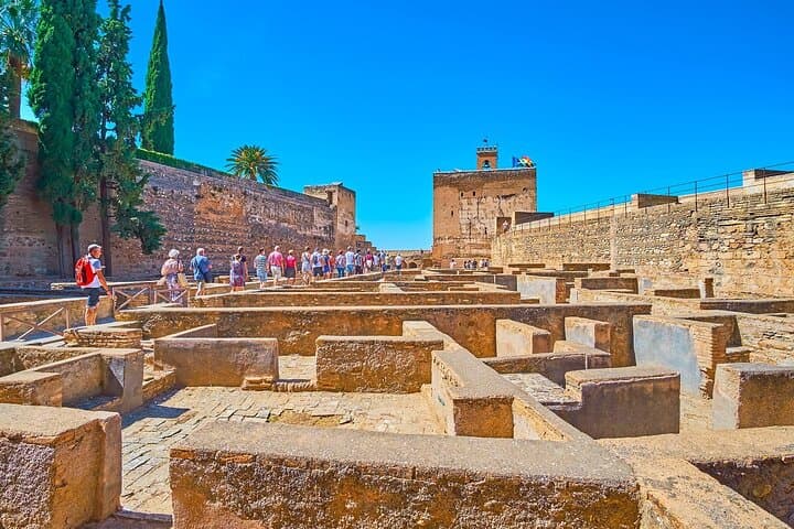 Complete Guided tour of the Alhambra and Generalife Premium Group