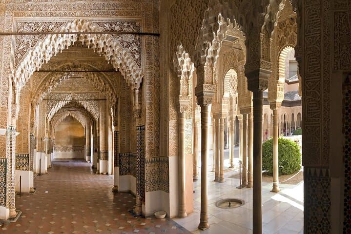 Complete Guided tour of the Alhambra and Generalife Premium Group