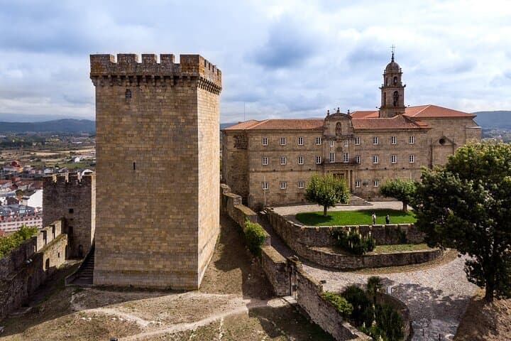 Tour from santaigo to Ribeira sacra with boat trip