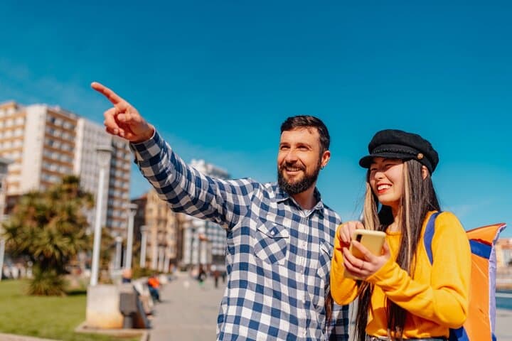 Classic romantic private walking tour in Gijon