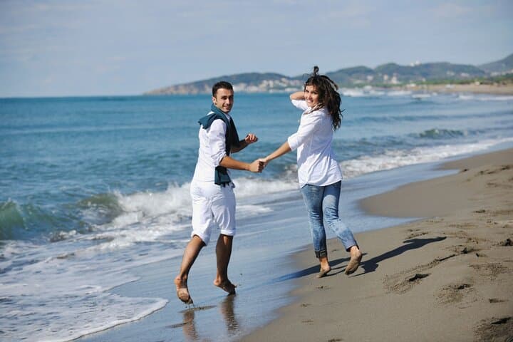 Classic romantic private walking tour in Gijon