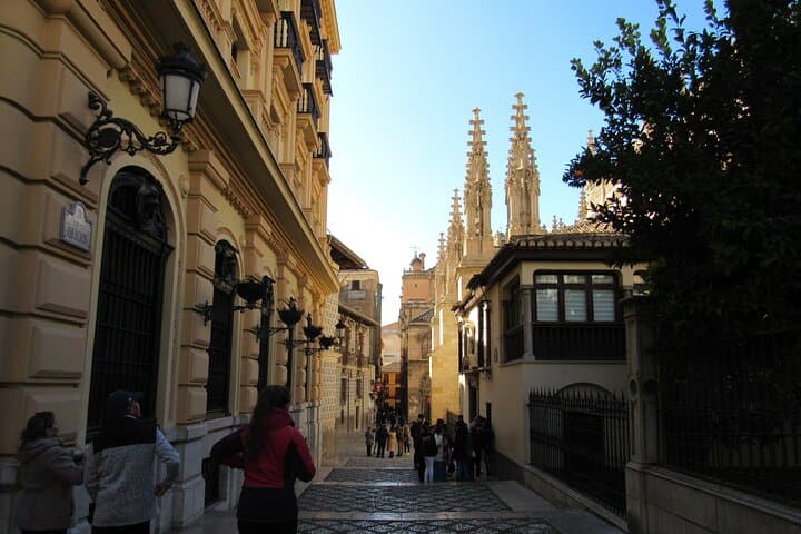 Cultural and Gastronomic Walk through Granada