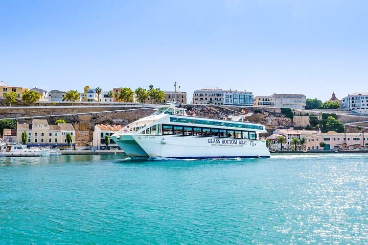 1-hour boat trip around the Port of Mahón