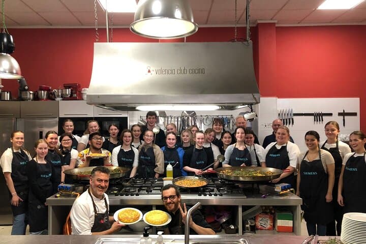 Valencian paella workshop and visit to the Algiros market