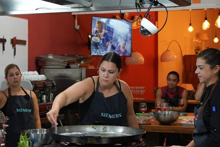Valencian paella workshop and visit to the Algiros market