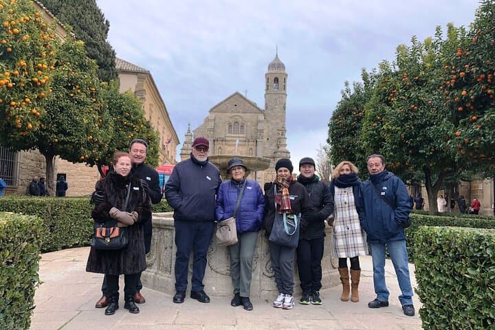 Daily guided tour in Úbeda, group visit in Plaza Vázquez de Molina.