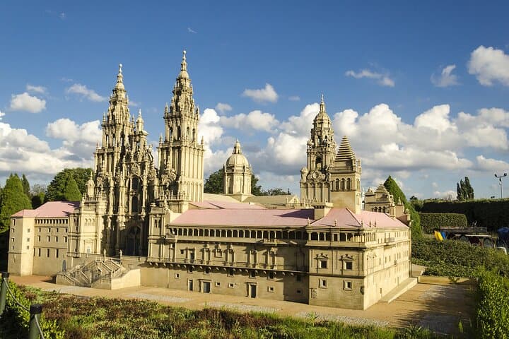 Historic Corners of Santiago de Compostela Private Walking Tour