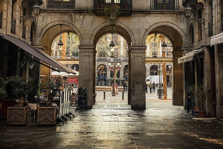 Barcelona Walking Tour: Self-Guided City Game