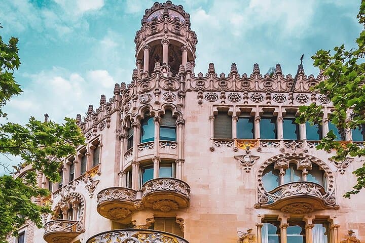 The wonders of architecture 2 hours on foot in Barcelona