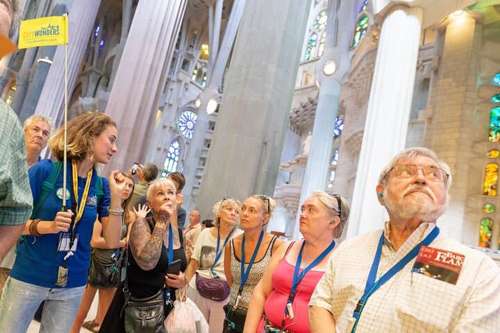 Barcelona: Sagrada Familia Guided Tour with Fast Track Access