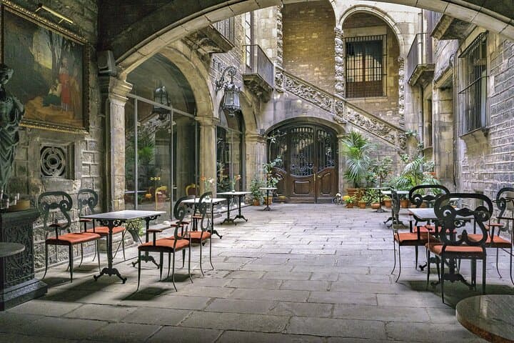 Skip-the-line Barcelona Cathedral with Private Guide