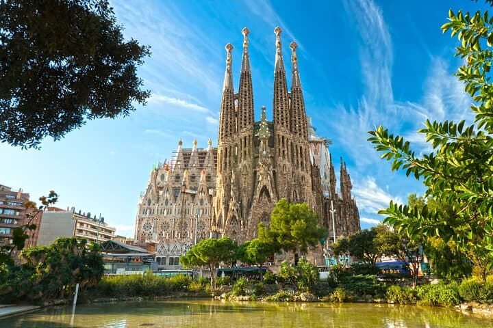 Bike Tour of Barcelona Old Town, Top Attractions and Nature