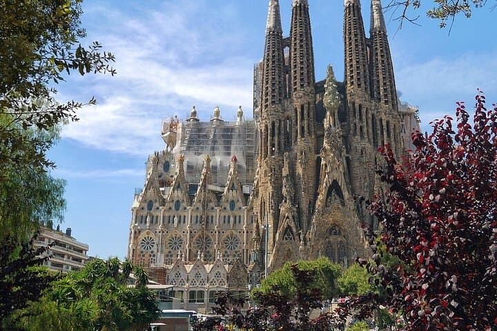 Golden Hour at Sagrada Familia: Private Tour with Licensed Guide