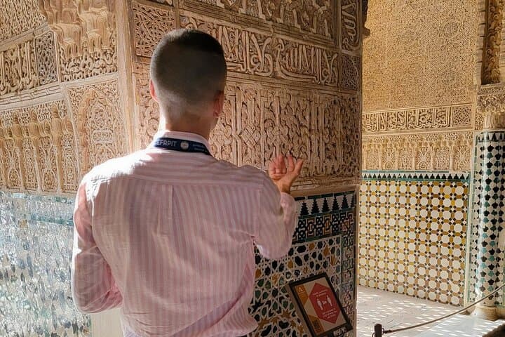 Explanations in the Nasrid Palaces