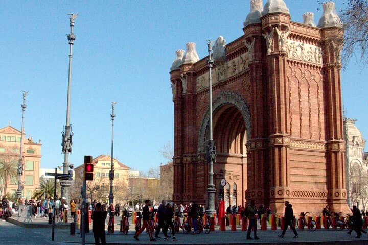 Landmarks and Legends of El Born: A Self-Guided Audio Tour