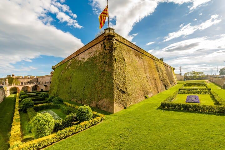 Skip-the-line Montjuïc Castle Tour with a Cable Car Ride