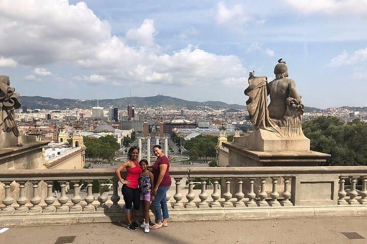 Private Barcelona Highlights: Gothic Sagrada Familia & Park Güell