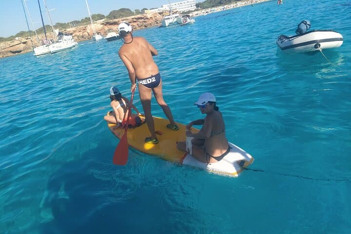 paddle surfing
