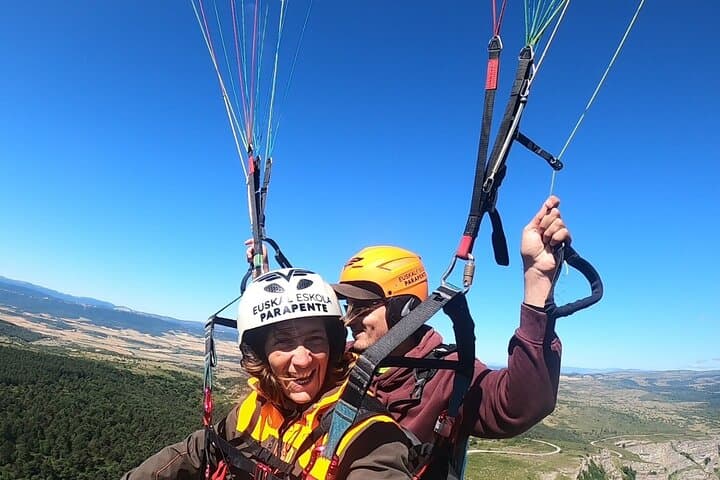 Paragliding flight in Sopelana