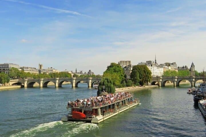 Arc de Triomphe and Seine River Cruise
