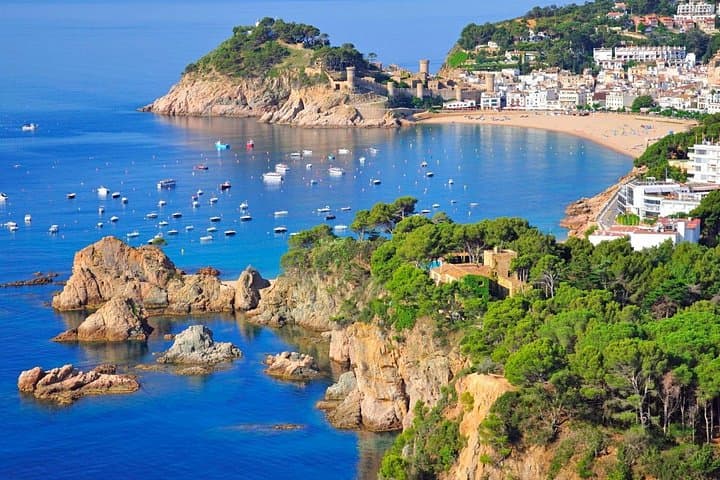 Visit Tossa De Mar and Girona for 8 Hours from Barcelona