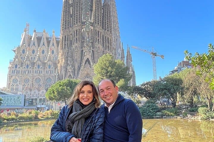 Private Barcelona Highlights: Gothic Sagrada Familia & Park Güell