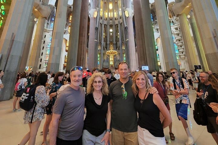 Barcelona City Tour: Gothic Pedrera, Sagrada Familia & Park Güell