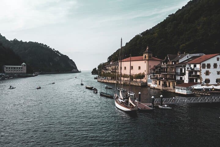 Sail discovering the coast aboard a classic sailboat