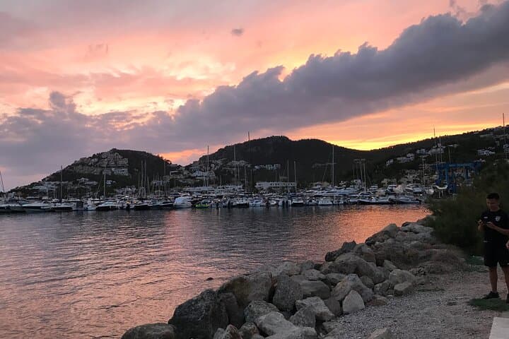 https://media-cdn.tripadvisor.com/media/attractions-splice-spp-720x480/13/04/da/22.jpg
