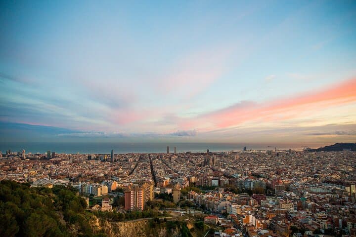 Private Historical Walking Tour in Barcelona Gothic Quarter