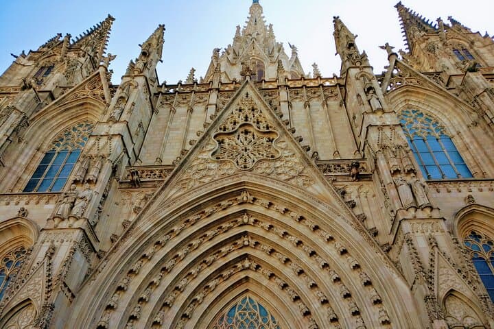 Private Historical Walking Tour in Barcelona Gothic Quarter