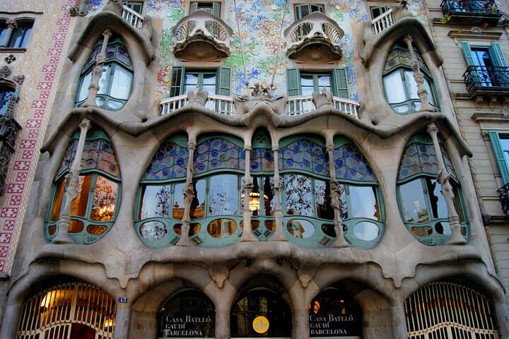 Private Historical Walking Tour in Barcelona Gothic Quarter