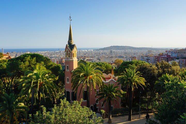 Private Family Walking Tour in Barcelona Gothic Heritage