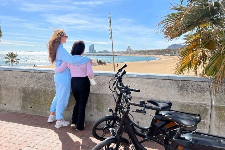 3 Hours Barcelona Guided Gaudi E-Bike Tour