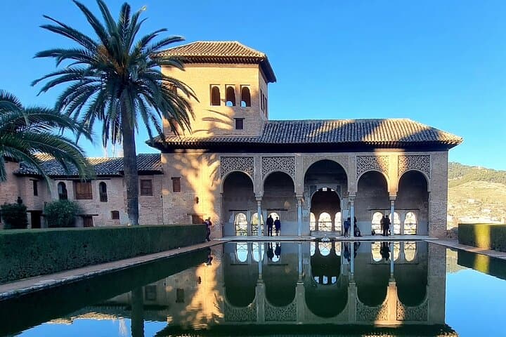 Transfer from/to Seville to/from Malaga with Stop Alhambra