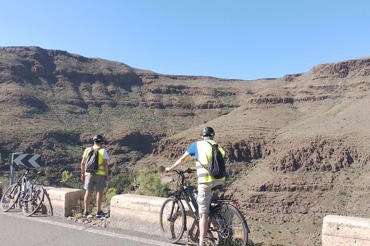 e-Bike Mountain Tour inside a Natural Park+option Tapas in a Cave
